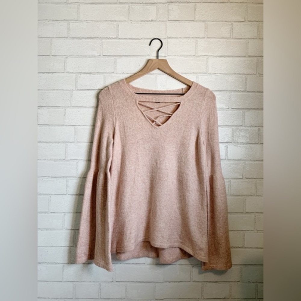 $3/20 American Eagle Outfitters Blush Pink Bell Sleeve Soft Stretchy Sweater